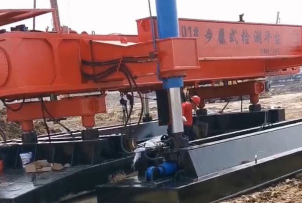 步履式光伏打樁機