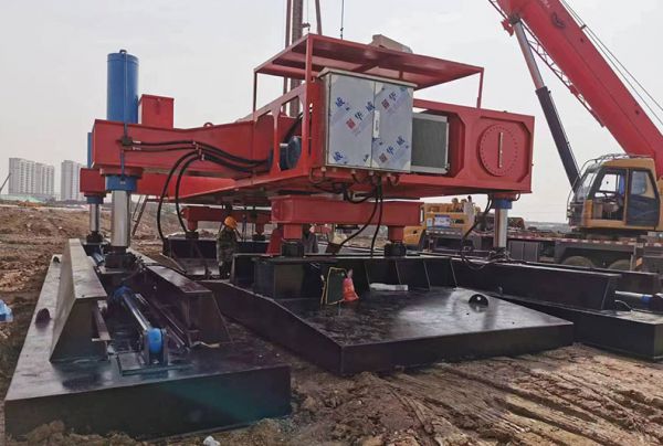 步履式光伏打樁機(jī)